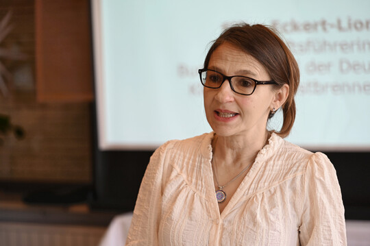 Silke Eckert-Lion, die neue Gesch�ftsf�hrerin des Bundesverbandes der Klein- und Obstbrenner, stellte sich in Hessigheim den Anwesenden vor.