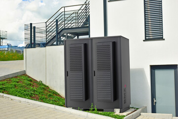 Die Stromspeicher sollen helfen, Energiekosten zu senken und unabh�ngig vom Netzbetreiber zu werden.