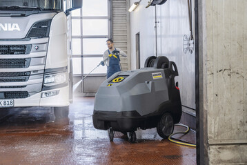 K�rchers Sortiment rund um Reinigung und Pflege spricht private und gewerbliche Kunden an.