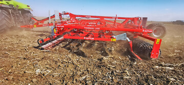 Der Feldmeister LK 60 hat bis zu f�nf Arbeitswerkzeuge.