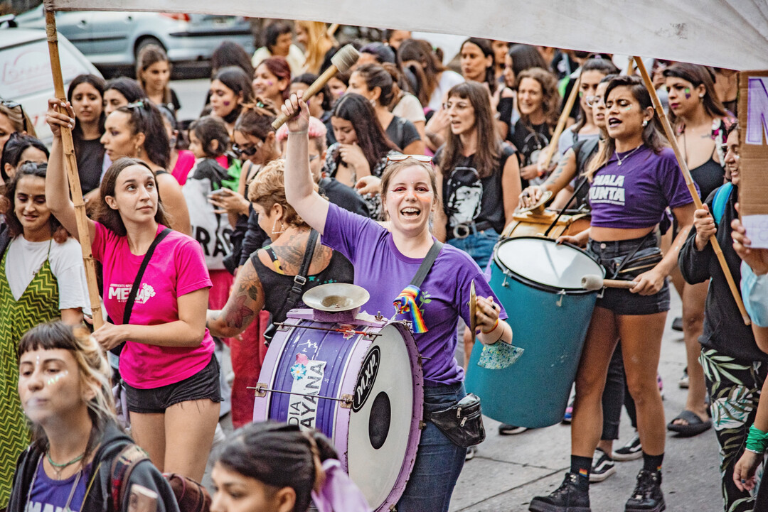 Am Internationalen Frauentag gehen weltweit Frauen auf die Straße, um für ihre Rechte zu kämpfen.