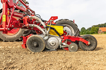 Mit der hydraulischen Druckunterst�tzung kann auf wechselnde Bodenbedingungen reagiert werden.