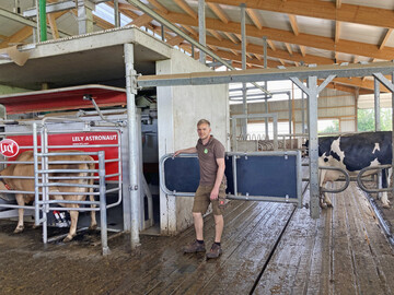 1 Ein Schwenktor bietet im Betrieb der Bunz GbR den Tieren aus dem Special Needs-Bereich einen einfachen Zugang zum AMS.