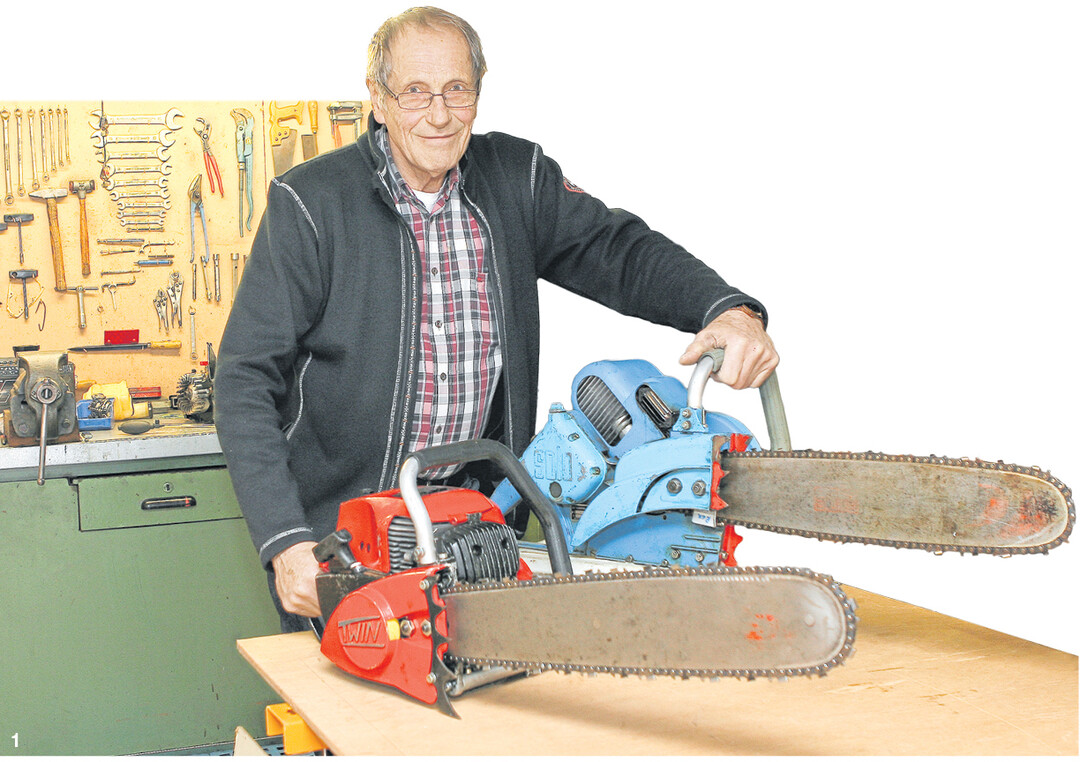 Sammlerstolz: Hermann Schmidt und zwei seiner Prunkst�cke: Die Solo Twin 611 und im Hintergrund die Solo Rex, die 1958 als erste Motors�ge Europas mit Direktantrieb auf den Markt kam.