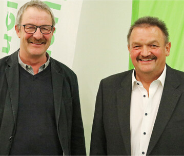 Freuen sich �ber die gute Zusammenarbeit: Der Tettnanger KBV-Vorsitzende Dieter Mainberger (links) und Hubert Bernhard, Vorsitzender des Maschinenrings Tettnang.