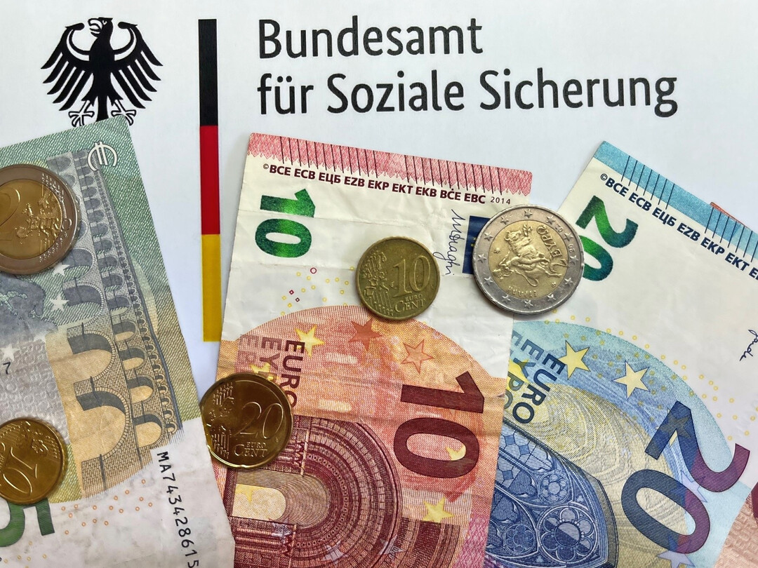 Die Landwirtschaftliche Pflegekasse (LPK) erhält derzeit eine Finanzhilfe vom Bund. Die Mittel, die die LPK bezieht, werden mit denen aus dem Ausgleichsfonds verrechnet, der beim Bundesamt für Soziale Sicherung (BAS) angesiedelt ist.