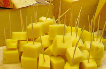 Die internationalen Käsepreise legten den dritten Monat in Folge zu und bewegten sich im Februar 2025 um 4,7 Prozent über dem Niveau von Januar.