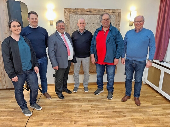 Freuen sich über die Wiederwahl des baden-württembergischen Beiratsvertreter in der EG Schlachtvieh. Von links: Carolin Brecheisen von der EG Schlachtvieh, Dennis Keller, Tönnies Kempten, Berthold Kirchmaier, EG-Geschäftsführer, Kurt Schlagenhauf, zweiter Vorstand der EG, Josef Harsch, gewählter Vertreter im Beirat der EG und Edgar Gärtner, Einkäufer am Schlachthof Buchloe.