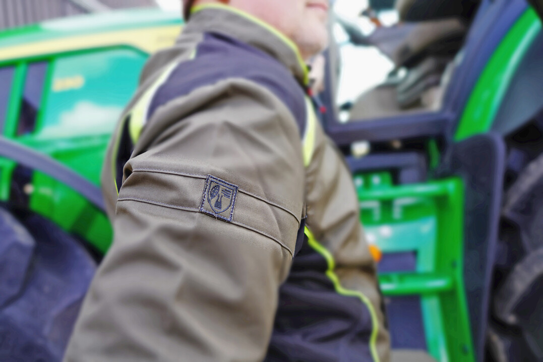 Zertifizierte Arbeitskleidung mit Piktogramm "Erlenmeyerkolben mit Blatt".