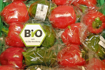 Bei Biogem�se erwarten die Konsumenten keine Plastikverpackungen. Falls doch, schm�lert dies das Vertrauen in Bioprodukte, fanden Forschende heraus.