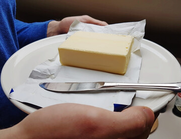 Stabiler Fettmarkt: Seit September 2023 zog der durchschnittliche Butterpreis nahezu kontinuierlich an, bis im Herbst 2024 ein neues Allzeithoch von 7,88 Euro je Kilogramm erreicht wurde. 