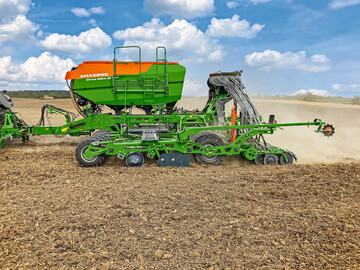 Die Anh�nges�kombination Cirrus 8004-2C Grand gibt es mit Dreikammerbeh�lter.