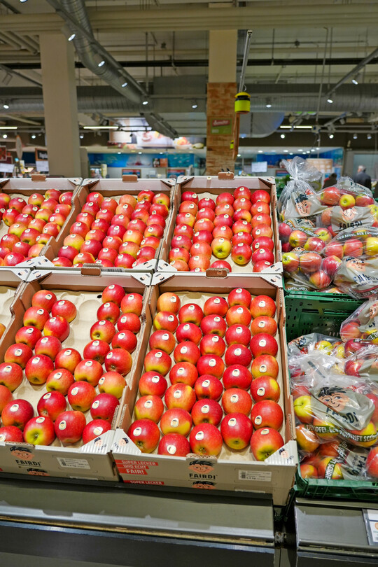 Die erste Fairdi-�pfel aus den Pilotanlagen der Obstbauern vom Bodensee mit robusten Sorten sind am Markt.