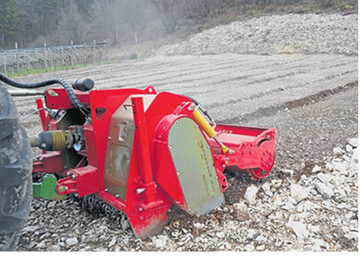 Die Forstfr�se Midisoil dt ist f�r Traktoren von 100 bis 170 PS konzipiert und in Arbeitsbreiten von 1,75 bis 2,50 m erh�ltlich.