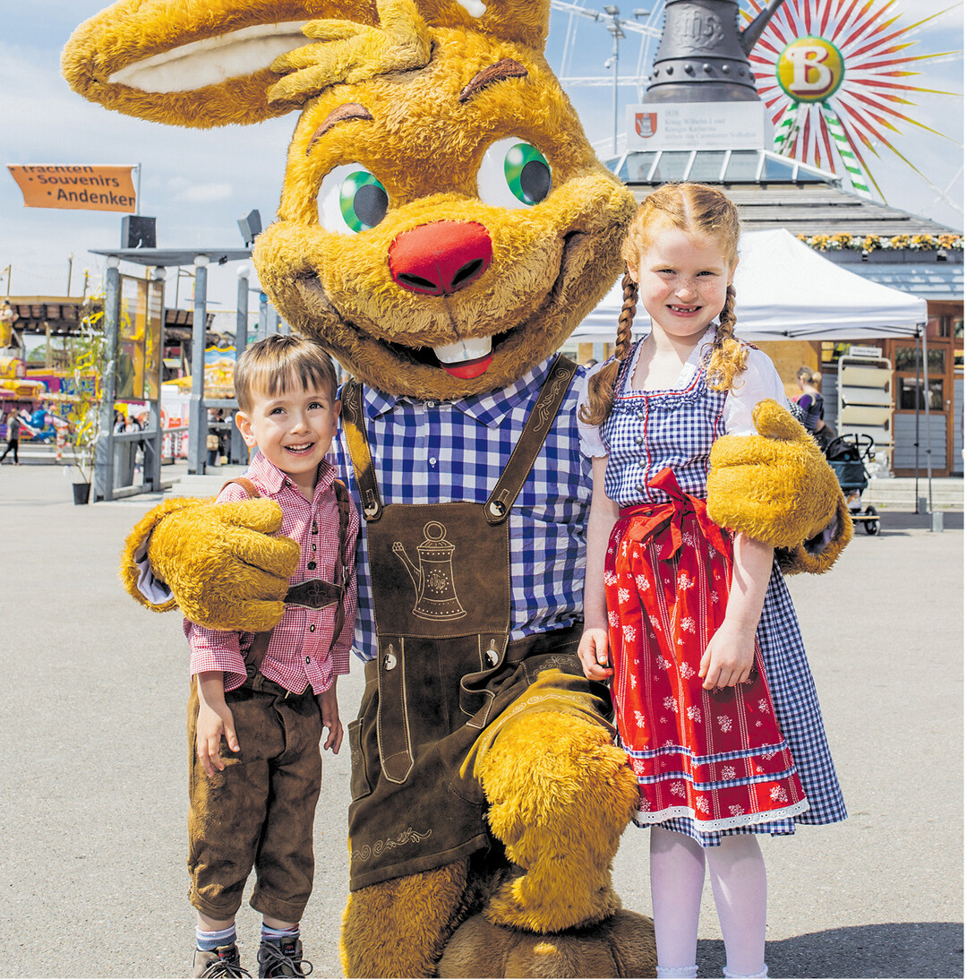 Das Stuttgarter Fr�hlingsfest auf dem Cannstatter Wasen �ffnet dieses Jahr am Ostersamstag seine Tore. Vom 15. April bis 7. Mai 2017 d�rfen sich kleine wie gro�e Besucher auf drei erlebnisreiche Wochen in der Landeshauptstadt freuen. Rund 250 Schausteller, Wirte und Marktkaufleute sorgen auf dem Wasen f�r beste Unterhaltung.