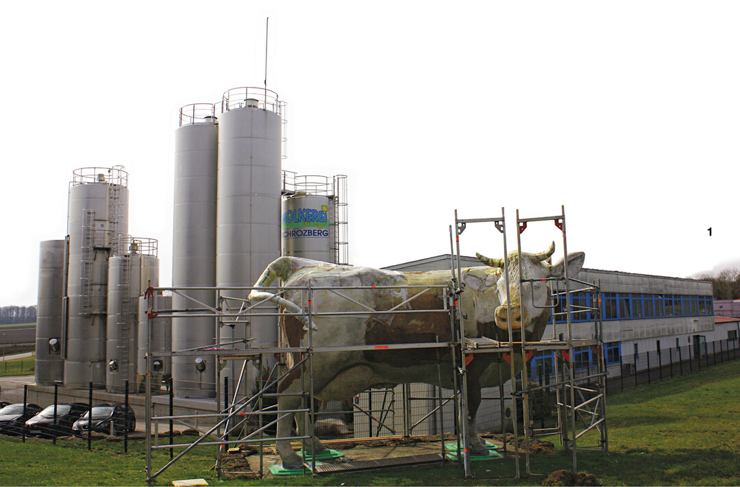 Nicht allein das Kuh-Modell vor den Toren der Molkerei Schrozberg bekommt einen neuen Anstrich. Auch im Betrieb wird infolge des Wachstums der vergangenen Jahre kr�ftig investiert und erweitert.