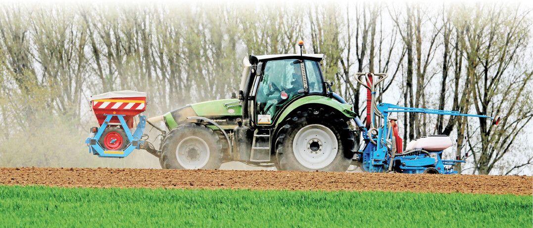 Maisaussaat auf dem Betrieb Sauer in Limburg-Ahlbach (Hessen).