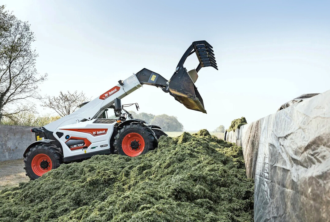 Bei den neuen Modellen mit V-Antrieb stehen weiterhin die hydrostatischen Fahrbereiche �Schildkr�te� und �Hase� zur Verf�gung, die jederzeit �ber den Joystick angew�hlt werden k�nnen.