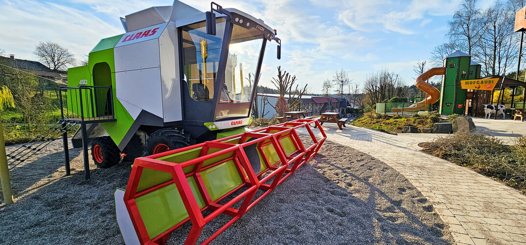 Der neue Mähdrescher-Spielplatz im Schwaben Park.