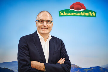 Die Schwarzwaldmilch-Gruppe investiert 15 Mio. Euro in die Logistik: �Das Gesamtprojekt l�uft bis Dezember 2027 und gew�hrleistet eine zukunftsf�hige Logistikanlage inklusive einer Verdopplung der Palettenstellpl�tze durch die Erweiterung des Hochregallagers�, erl�uterte Heinz Kaiser, Gesch�ftsleiter Landwirtschaft, mit Blick auf die Erneuerung und Erweiterung der Logistikanlage Frische. 
