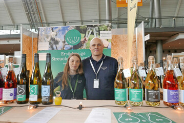 Judith und Dennis Mohr betreiben die Streuobstmanufaktur ‘Natur und Mohr’ mit Weinen, Seccos und Bränden aus alten Apfel- und Birnensorten.