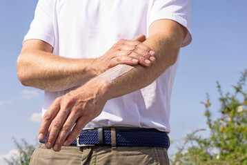 Regelm��ig Sonnencreme auftragen sch�tzt vor Hautkrebs.