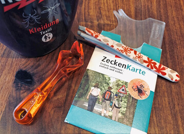 Hilfsmittel zur Bek�mpfung von Zecken.