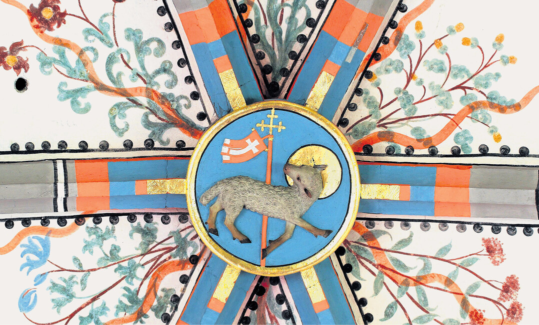 Das Bild oben zeigt Christus symbolisiert als Osterlamm im Schluss-Stein in der evangelischen Gertrudiskirche im Dorf Graba, einem Stadtteil von Saalfeld, Th�ringen.