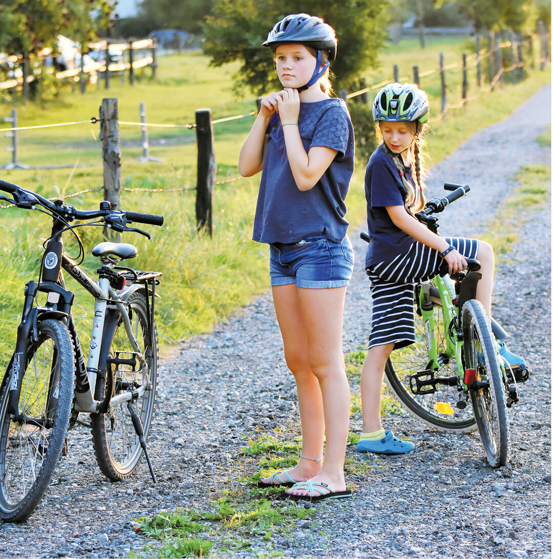 Wer sich jetzt wieder viel drau�en aufh�lt, darf ausreichend Sonnenschutz nicht vergessen. Denn jeder Sonnenbrand bereits in der Jugend birgt die hohe Gefahr f�r Hautkrebs im sp�teren Alter.