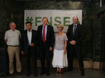 Beim bilateralen Treffen waren dabei (v.l.) Henri Brichart (FNSEA-Vizepr�sident), Xavier Beulin (FNSEA-Pr�sident), Joachim Rukwied (DBV-Pr�sident), Catherine Lion (FNSEA-Generaldirektorin) und Bernhard Kr�sken (DBV-Generalsekret�r).