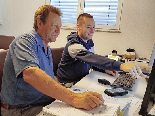 Seit diesem Jahr lohnt sich die Stromsteuerentlastung für land- und forstwirtschaftliche Betriebe mehr denn je. Der Antrag wird online gestellt. Unterstützung gibt es beim Bauernverband.