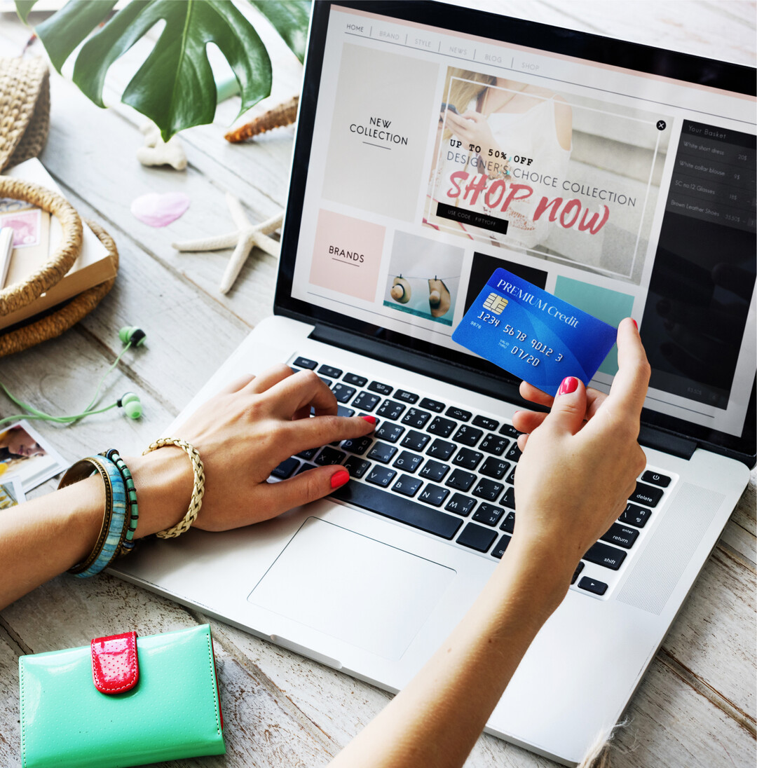 Seit Corona boomt das Einkaufen im Internet. Ein kritischer Blick hilft, nicht auf Betr�ger hereinzufallen. Fehlt das n�tige Geld, kann ein Privatkredit die Chance zum Kauf bieten. Angesichts der Palette von Angeboten stellt sich die Frage: Welche Kreditform ist f�r meinen speziellen Fall zweckm��ig? Auf den folgenden Seiten finden Sie hilfreiche Tipps zu diesen beiden Themen.