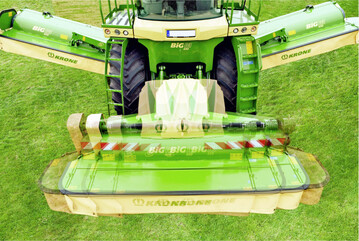 Der Big M von Krone verf�gt nun �ber einen neigungsabh�ngigen Seitenverschub des Frontm�hers.