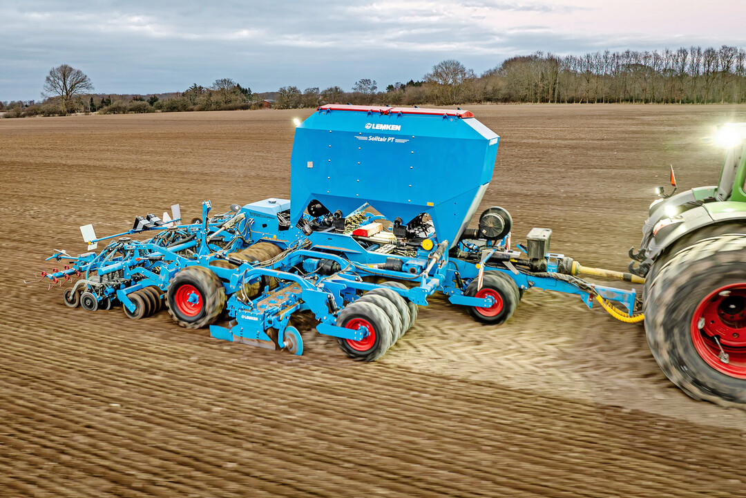 Die neue Lemken Solitair PT hat eine Kreiselegge integriert.