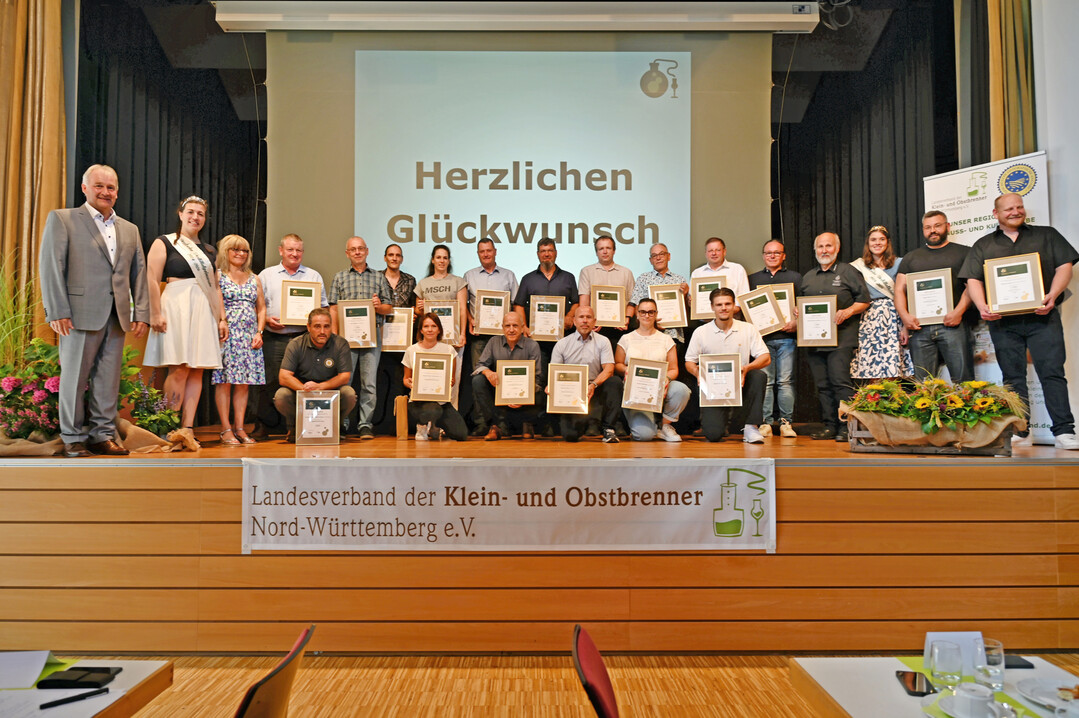 Prämierungsfeier Kleinbrenner Nord-Württemberg: Gruppenbild aller Kategoriensieger