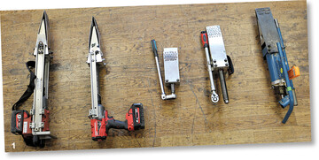 Blick auf die Modelle: Der hydraulische Fällkeil (rechts) hat sein Einsatzgebiet in der Starkholzernte. Der mechanische Fällkeil TR30 (4.v.l.) mit Gelenkknarre oder wie hier mit Ratsche hat sein Einsatzgebiet im Mittel- bis Starkholz. Der mechanische Fällkeil TR24 (Mitte) mit Gelenkknarre wird im Schwachholz eingesetzt. Der TR24 AQ und der TR30 AQ von Forstreich lassen sich mit einer Drehmomentstütze nachrüsten (2.v.l). So werden die Vibrationen reduziert. Das Maßband kann eingehängt werden. Der TR300 AQ (links) ist ein Fällkeil mit Fernbedienung auch fest mit einer Drehmomentstütze verbaut.