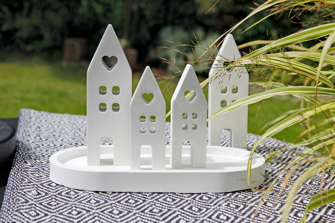 Gegossene H�uschen aus Relief-Gie�masse.