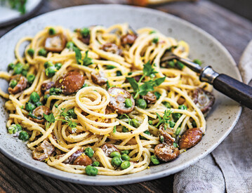 Stockschw�mmchen mit jungen Erbsen