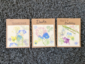 Mit dem bedruckten Papier wurden kleine Karten erstellt.