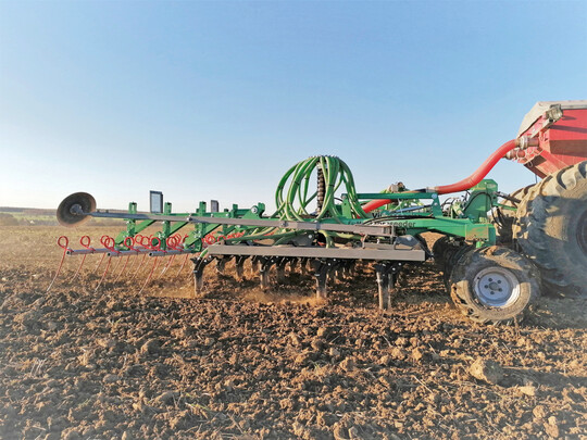 Mit dem Vibroseeder k�nne bis zu 15 Kilometer pro Stunde gefahren werden.