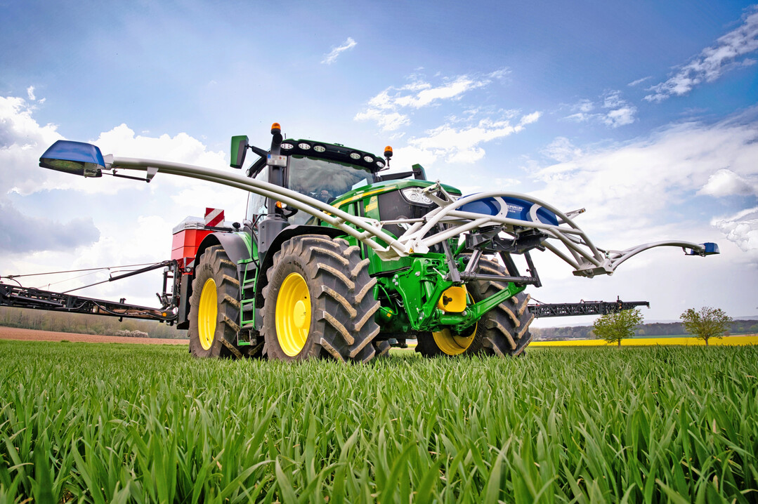 Optimale N�hstoffversorgung: Die Isaria Pflanzensensoren messen N-Versorgung und Biomasseaufwuchs. So kann jeder Schlag individuell beobachtet, bewertet und entsprechend bewirtschaftet werden. 