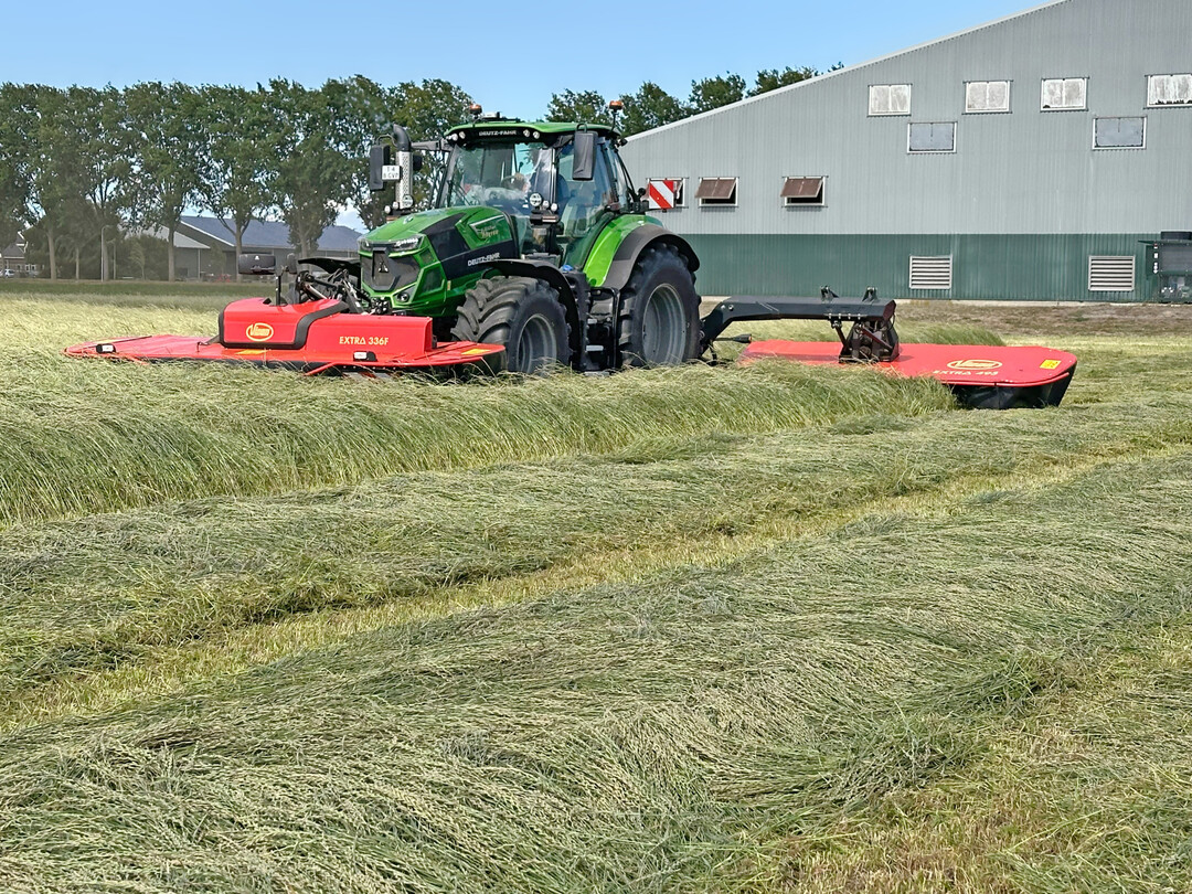 Eine Butterfly-M�hkombination Extra 495 von Vicon im Einsatz.