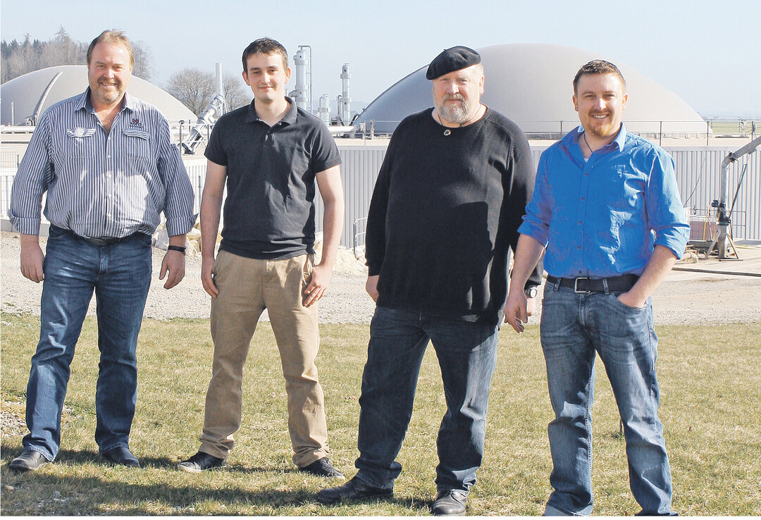 Zwei Bauprojekte � zwei Ans�tze:Im Energiepark Hahnenest wird seit 2011 Strom produziert. K�nftig m�chten dort vier Landwirtsfamilien einen Laufstall f�r 1000 Milchk�he bauen (v. l.): Thomas Metzler, Felix Kaltenbach, Georg und Simon Rauch. Nicht auf dem Bild ist Edwin K�nig, einer der k�nftigen Herdenmanager.