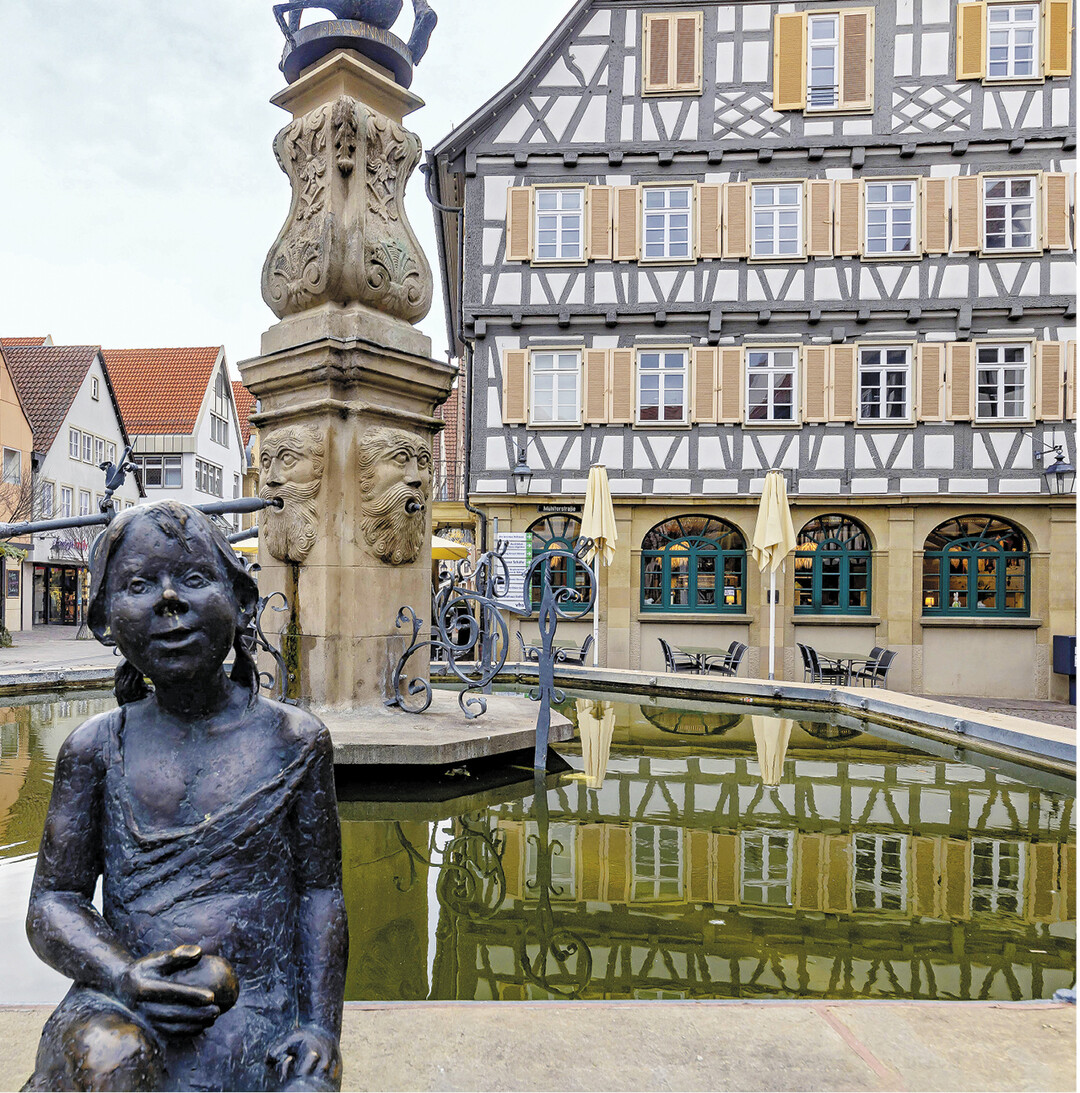 Die Heimattage sind seit 1978 das offizielle Landesfest Baden-W�rttembergs. Dieses Jahr l�dt Winnenden im Rems-Murr-Kreis unter dem Motto Miteinander leben" ein. Der Auftakt wird vom 3. bis 5. Mai in der Innenstadt gefeiert. Und zum Vormerken: Beim Landesfestumzug am 8. September werden rund 90 Gruppen durch die historische Marktstra�e ziehen. Infos unter www.heimattage-winnenden.de