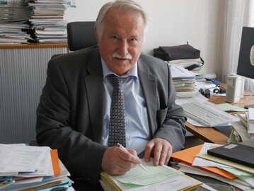 Ministerialdirigent Joachim Hauck, Leiter der Abteilung "Landwirtschaft" im Ministerium f�r L�ndlichen Raum und Verbraucherschutz (MLR), in seinem B�ro im Ministerium in Stuttgart.