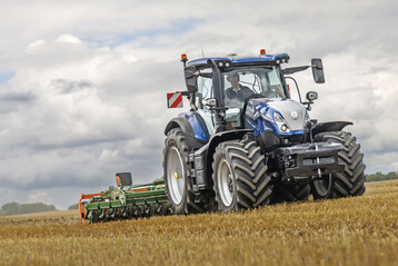 Der neue T7 ist erstmals in der neuen Farbe Dynamic Blue erh�ltlich.