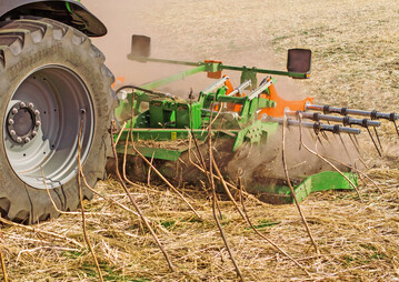 Die TopCut-Ger�te sind mit Messerwalze und bei Bedarf mit nachfolgendem Striegel ausgestattet.