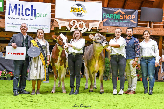 Carolina Haag gewann die Intermediate-Klasse und Christine Hörmann wurde Reserve-Champion.