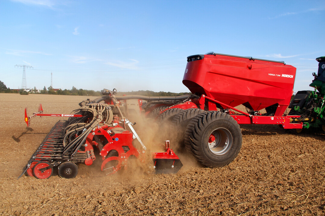 Die neue Versa 7 SW mit Kreiseleggensegment kommt auf eine Arbeitsbreite von 7,20 Metern.