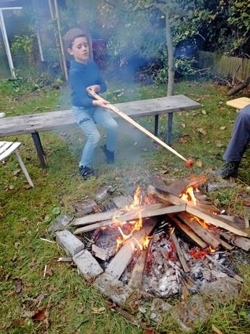Der Aufwand f�r ein Herbstfest muss nicht gro� sein. Kinder sind meistens mit einem Feuer zu begeistern. 